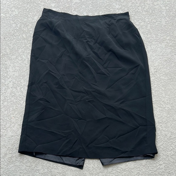 Josephine Chaus Dresses & Skirts - Josephine Chaus 100% Silk Black Knee-Length Pencil Skirt with Slit 22W